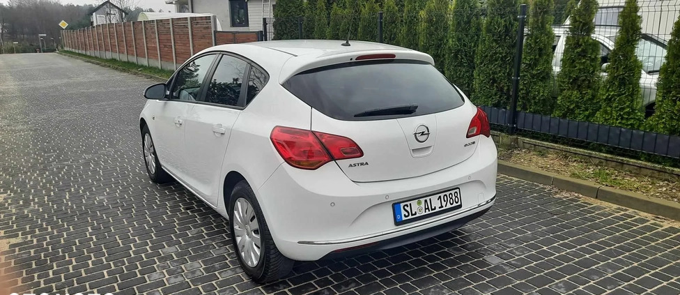 Opel Astra cena 26900 przebieg: 203000, rok produkcji 2015 z Czersk małe 254